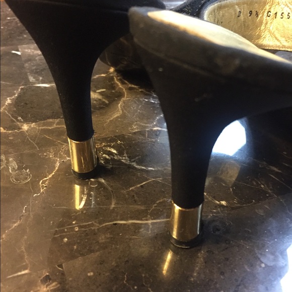 St.John Heels Black 9.5 with Beautiful Design - Picture 9 of 16